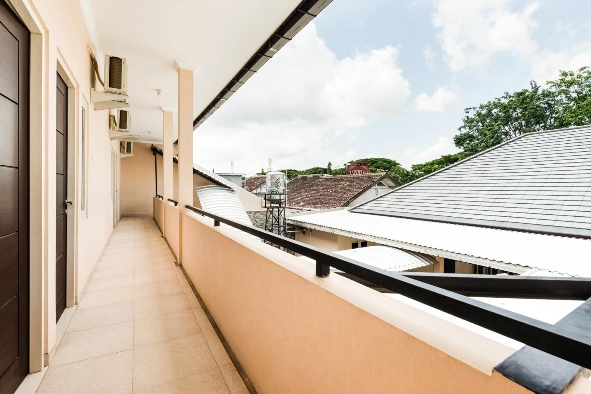 Hotel Oyo Life 3398 Griya Rm 19 Syariah Surabaya Exterior foto
