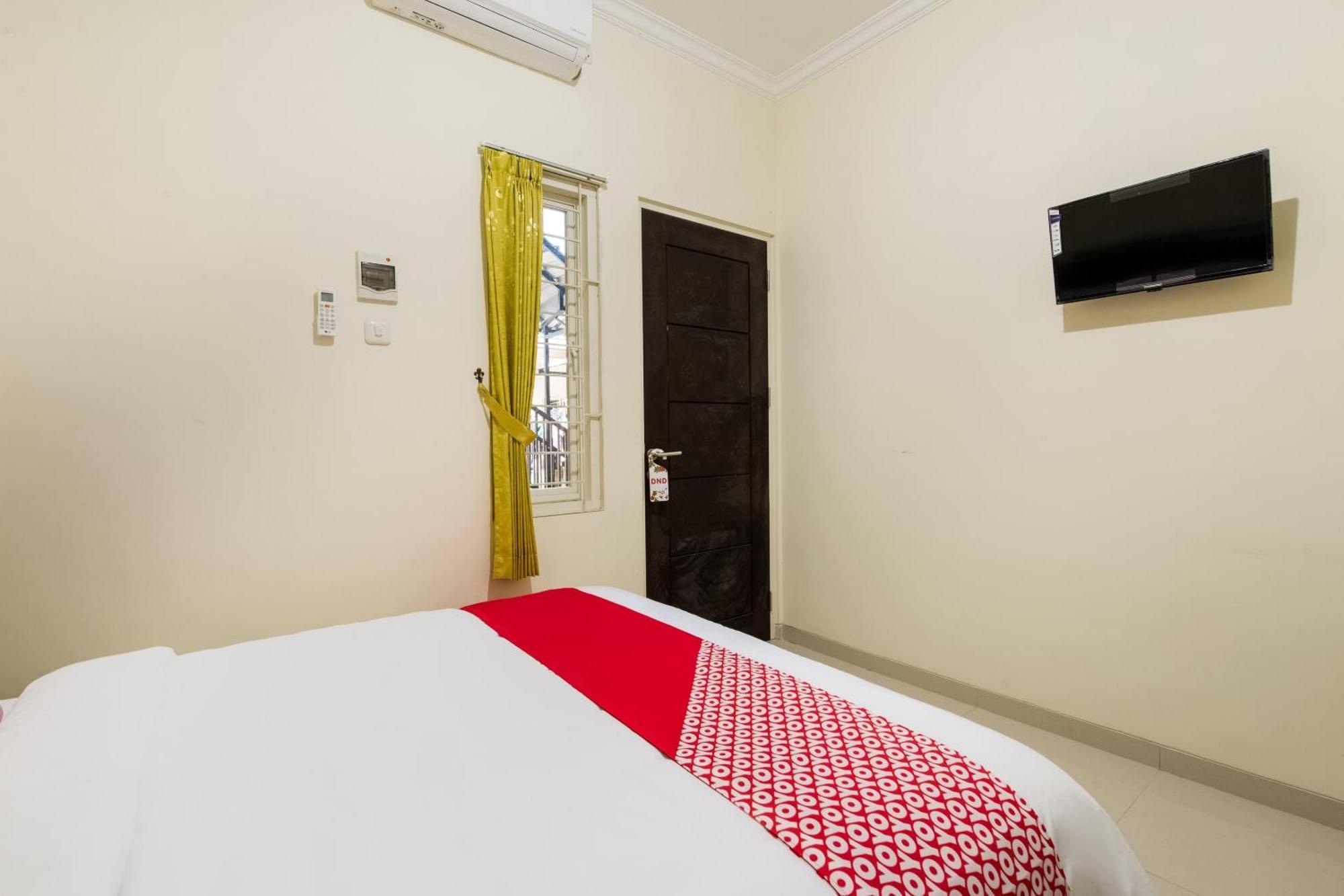 Hotel Oyo Life 3398 Griya Rm 19 Syariah Surabaya Exterior foto