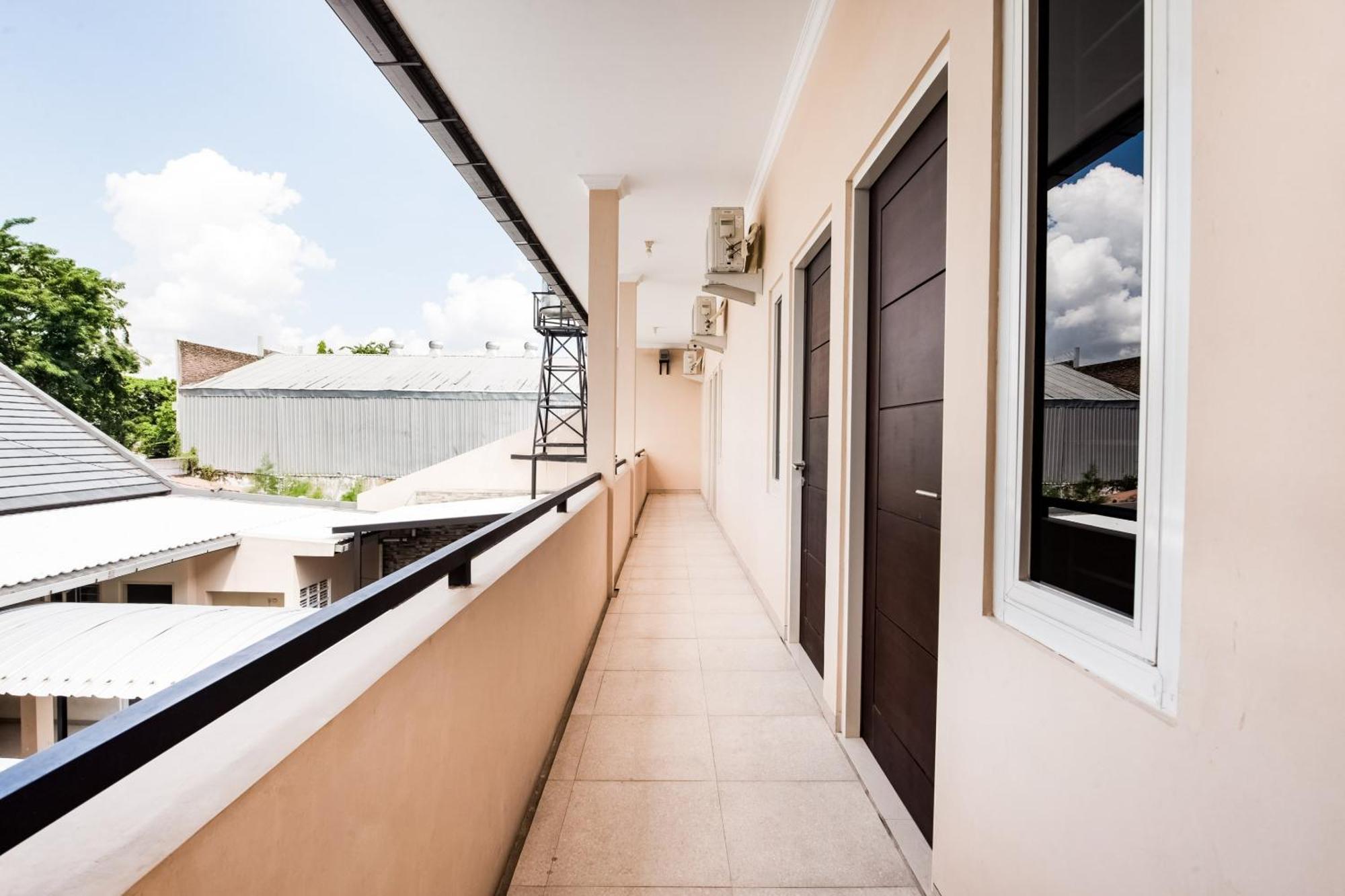 Hotel Oyo Life 3398 Griya Rm 19 Syariah Surabaya Exterior foto