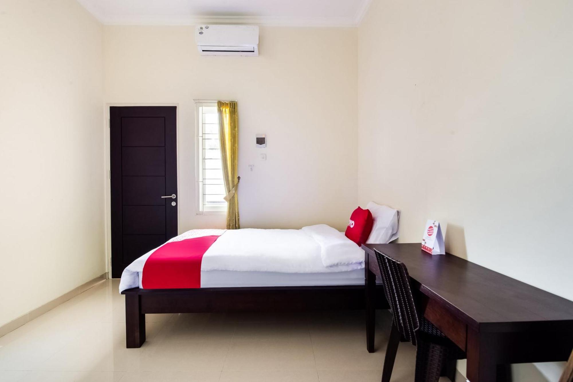Hotel Oyo Life 3398 Griya Rm 19 Syariah Surabaya Exterior foto