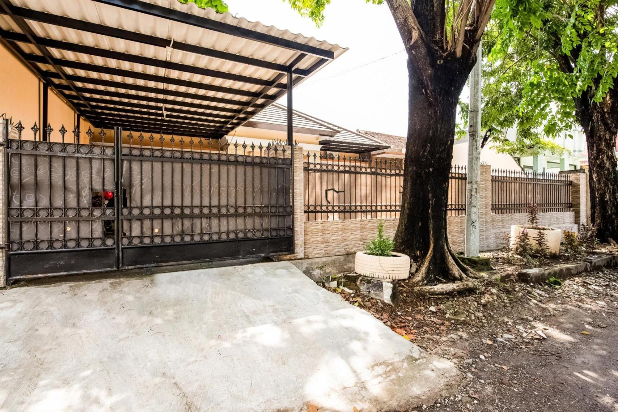 Hotel Oyo Life 3398 Griya Rm 19 Syariah Surabaya Exterior foto